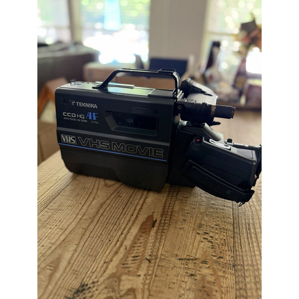 (No Charger) Teknika C7100 VHS Movie Camcorder Black 6x Zoom Auto Focus Mic